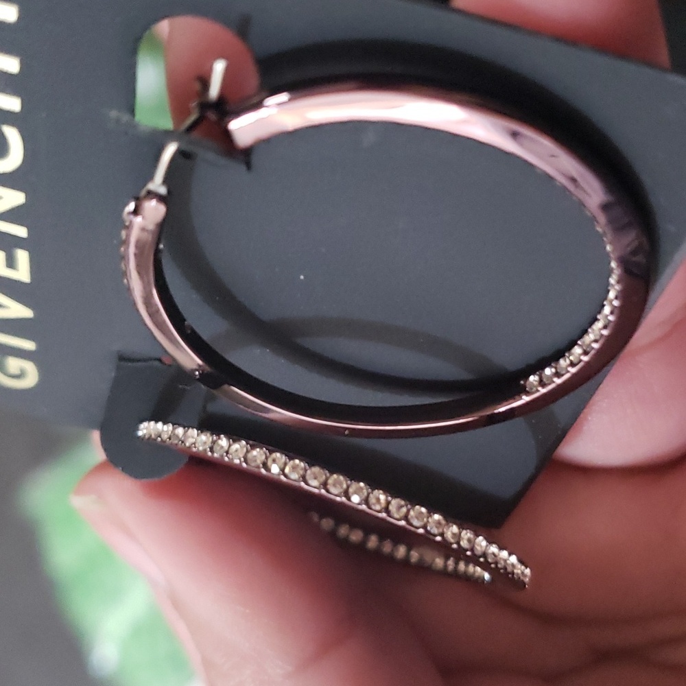 Givenchy - Picture 2 of 2